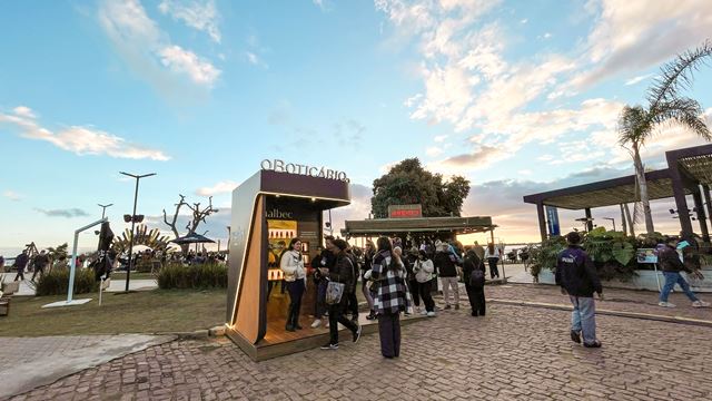 O Boticário leva o calor de Malbec Pure Gold ao Cais Embarcadero com experiência sensorial para o público