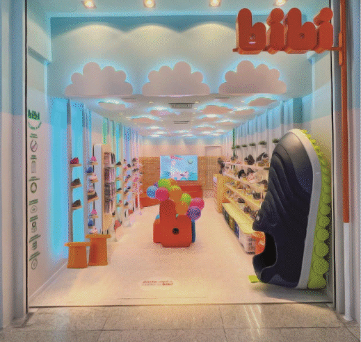 Mais de 9 mil crianças recebem calçados da Bibi em ação solidária