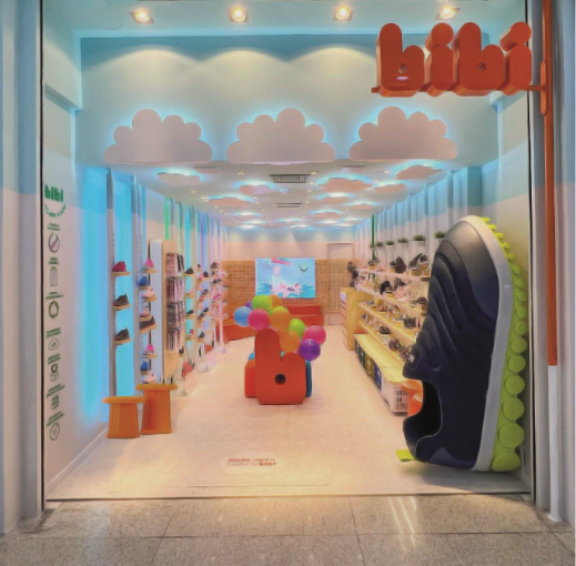 Mais de 9 mil crianças recebem calçados da Bibi em ação solidária