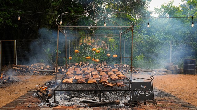 Último domingo de Pique El Topador 2025 traz oficina de cutelaria com Don Cássio Selaimen e música ao vivo com Daniel Torres