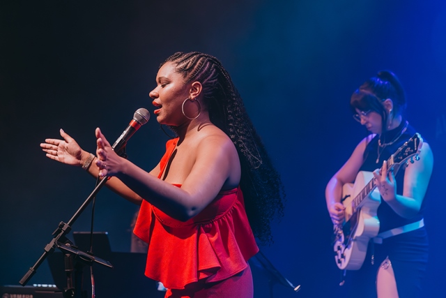 Camila Lemos canta divas do soul no Espaço 373