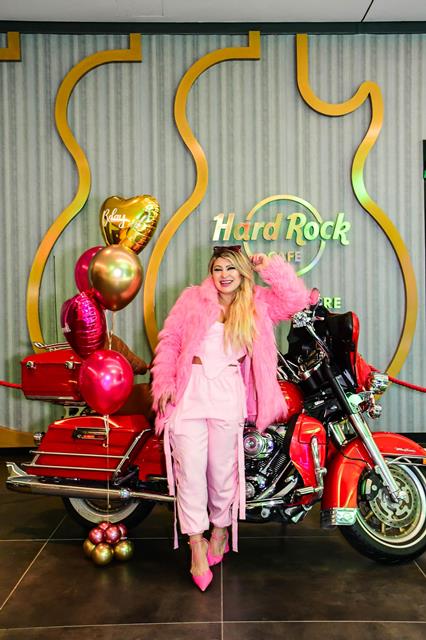 Barbie Gaúcha celebra aniversário em noite de estrela no Hard Rock Café