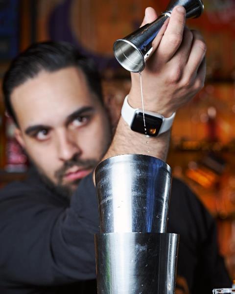 Encouraçado Butikin encerra ciclo de convidados do Negroni Day com Fabio Gonçalvez e Dj Rossato