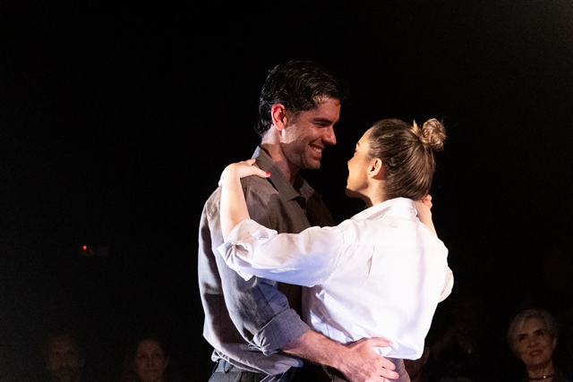 Farol Santander Porto Alegre recebe curta temporada do espetáculo teatral Clarice & Nelson, com os atores Marcos Pitombo e Carol Cezar