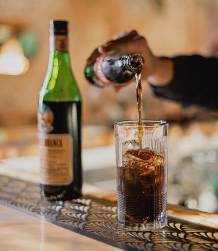 Fernet y Cola: a febre portenha que agora tem noite dupla em Canela