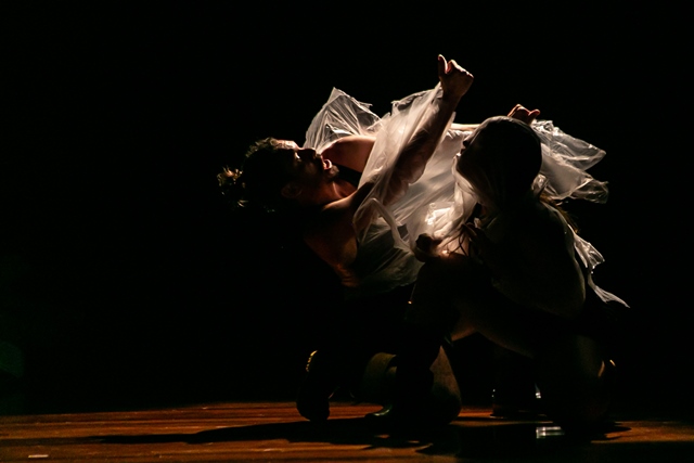 A performance Muita Água integra a IX Mostra de Artes Cênicas e Música do Teatro Glênio Peres