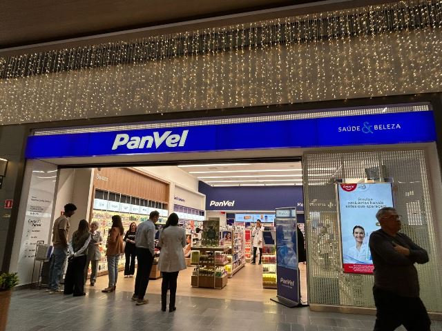 Panvel inaugura loja premium no novo Bourbon Carlos Gomes