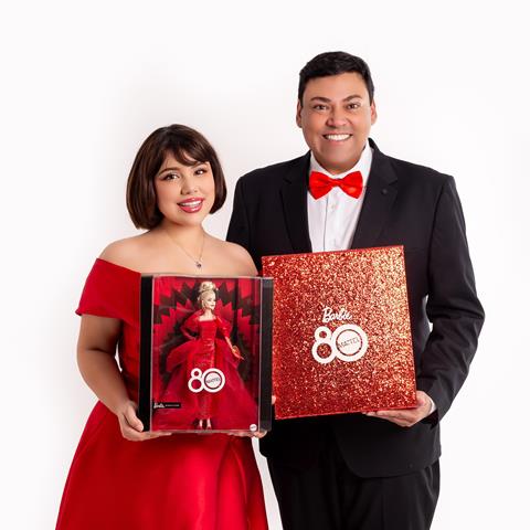 Mattel Homenageia o Maior Colecionador de Ken do Mundo com Barbie de Aniversário de 80 Anos