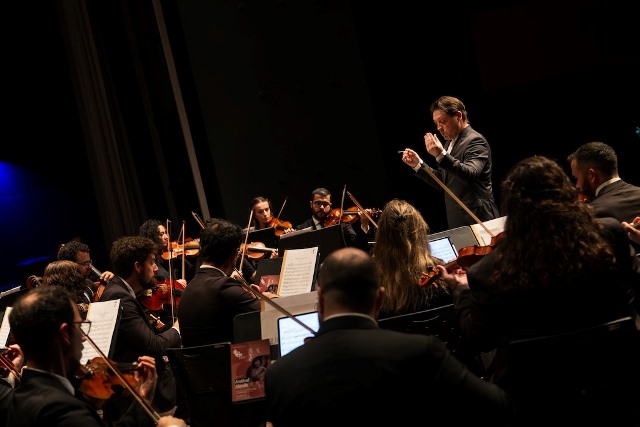 Orquestra Theatro São Pedro apresenta clássicos de Pink Floyd em concerto com a banda Perfect Sense