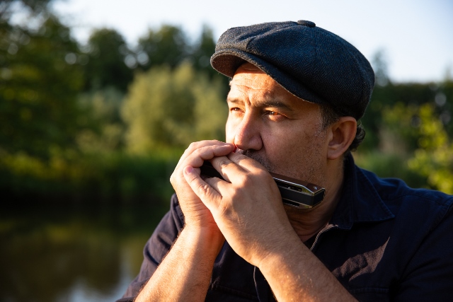 Gaúcho radicado em Amsterdã, gaitista Alex Rossi faz única apresentação neste domingo no Espaço 373