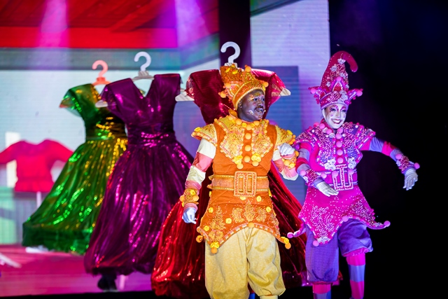 Chegada do Papai Noel abre temporada de Natal do BarraShoppingSul