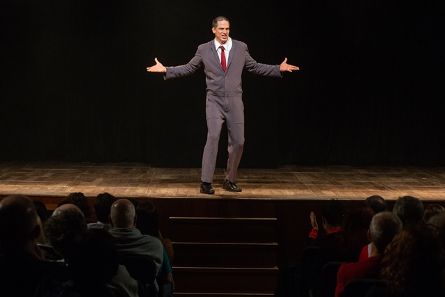Mateus Solano estreia seu primeiro monólogo O FIGURANTE, em Porto Alegre