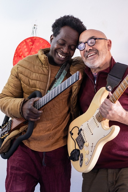 Alegre Corrêa e François Muleka apresentam o espetáculo Gondwana, no projeto Sonoridades, dia 23 de novembro no CHC Santa Casa