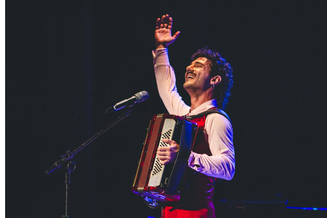 Lipsen mergulha no universo lúdico da língua francesa na Feira do Livro