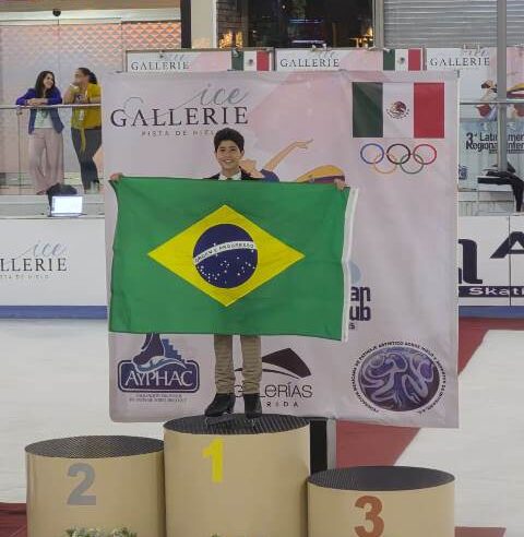 Brasil faz história no gelo: Lucaz Candria conquista o Ouro no Campeonato Latino-Americano