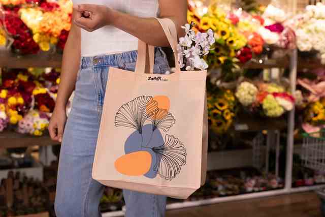 Clientes Zaffari Card e Bourbon Card começam a receber a edição exclusiva 2025 das sacolas retornáveis