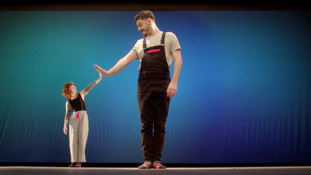 Espetáculo infantil mistura acrobacia, malabarismo e dança contemporânea no Goethe-Institut