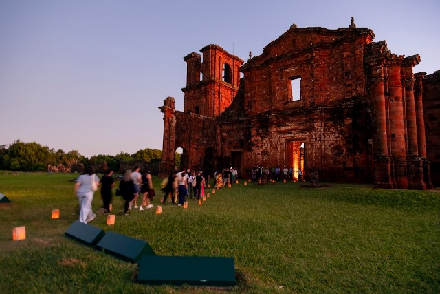 Mostra de Cinema das Missões reúne filmes nacionais e internacionais em sessões gratuitas e ao ar livre no sítio arqueológico de São Miguel