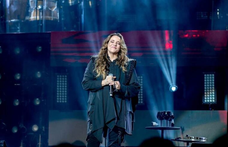 Ana Carolina celebra 25 anos de carreira com a tour “25 ANAS” em Porto Alegre