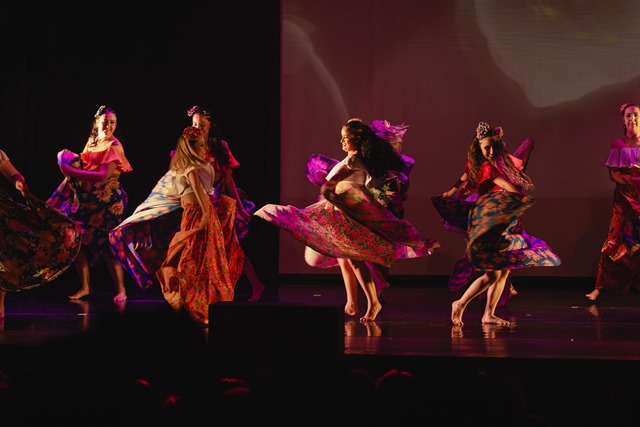 Dança Swag 2025: Espetáculo E.V.A – Ela Vibra Arte reúne mais de 80 bailarinos gaúchos e celebra a força da mulher