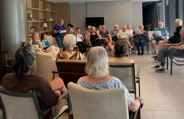 Apresentação de coral com pessoas 60+ é atração de final de ano na São Pietro Sênior