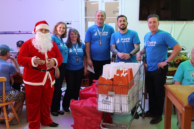 Freire Imóveis encerra o ano com ação solidária no Asilo Padre Cacique