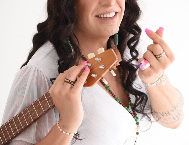 Dra. Rosângela chega ao Teatro do Sesc Alberto Bins com espetáculo “Como sobreviver a mais um Natal em família”