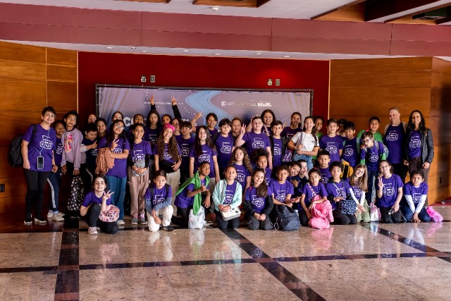 Projeto do Instituto Cultural Opus leva estudantes de escola pública ao palco do teatro para a primeira apresentação