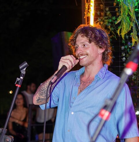 ​Revelação do reggae gaúcho, Vini Padilha faz show de pré-lançamento de EP neste domingo, no Espaço 373