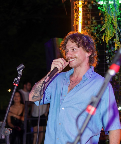 ​Revelação do reggae gaúcho, Vini Padilha faz show de pré-lançamento de EP neste domingo, no Espaço 373