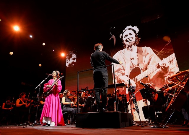 Marisa Monte encerra a turnê Phonica com show em Porto Alegre