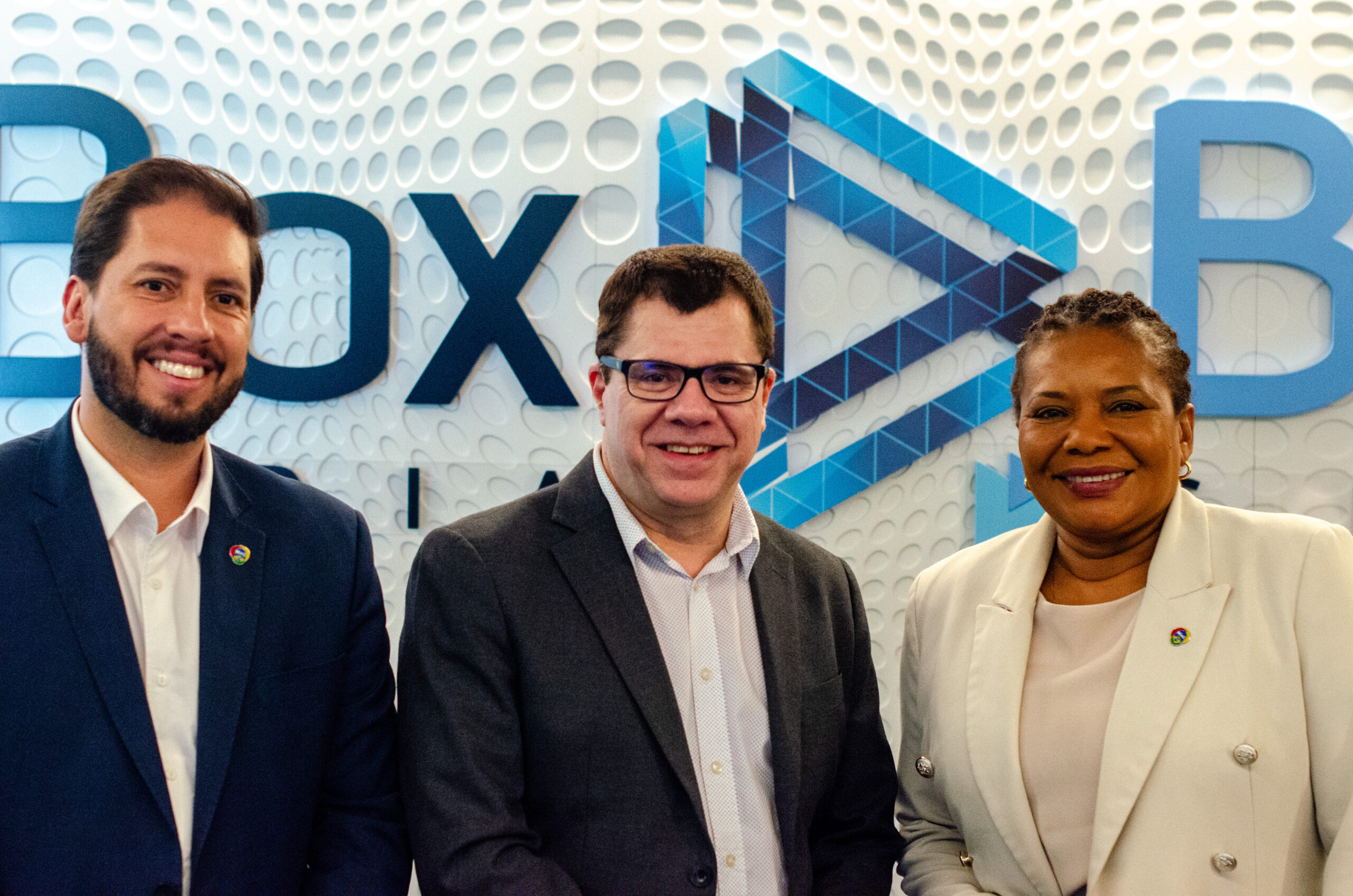 Ministra da Cultura, Margareth Menezes, visita Box Brazil Media Group durante agenda oficial no RS