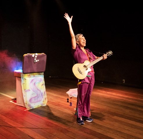 Baile das Letrinhas, baseado no livro homônimo de Deborah Finocchiaro, integra o Porto Verão Alegre e estará dia 17 de janeiro no Instituto Ling