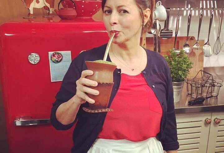 PRENDA MINHA: No 12º livro de sua carreira, Carla Pernambuco revisita os sabores do RS em uma obra dedicada à memória, à identidade e ao território