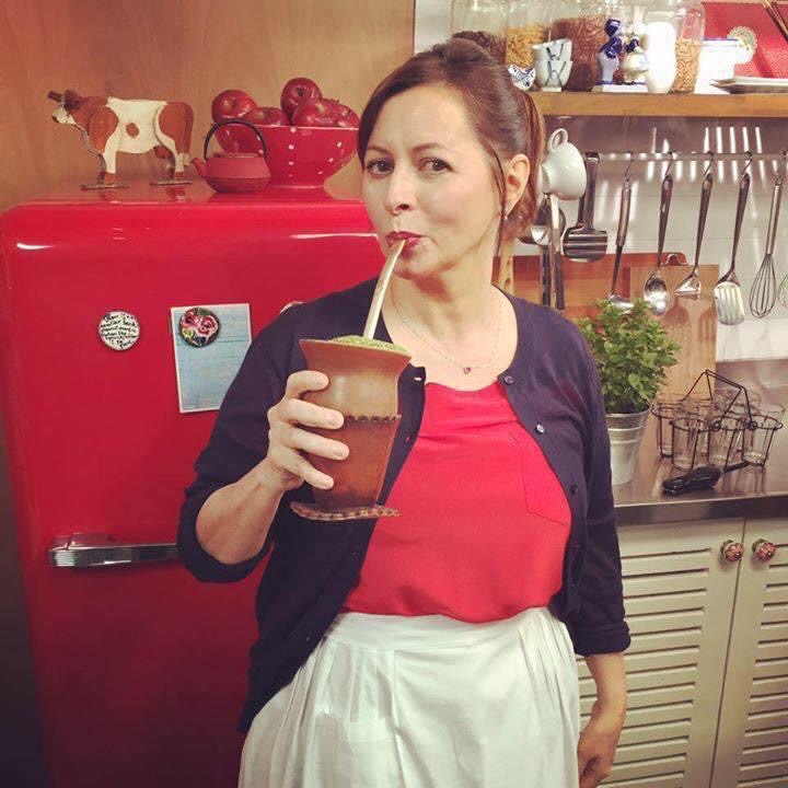 PRENDA MINHA: No 12º livro de sua carreira, Carla Pernambuco revisita os sabores do RS em uma obra dedicada à memória, à identidade e ao território