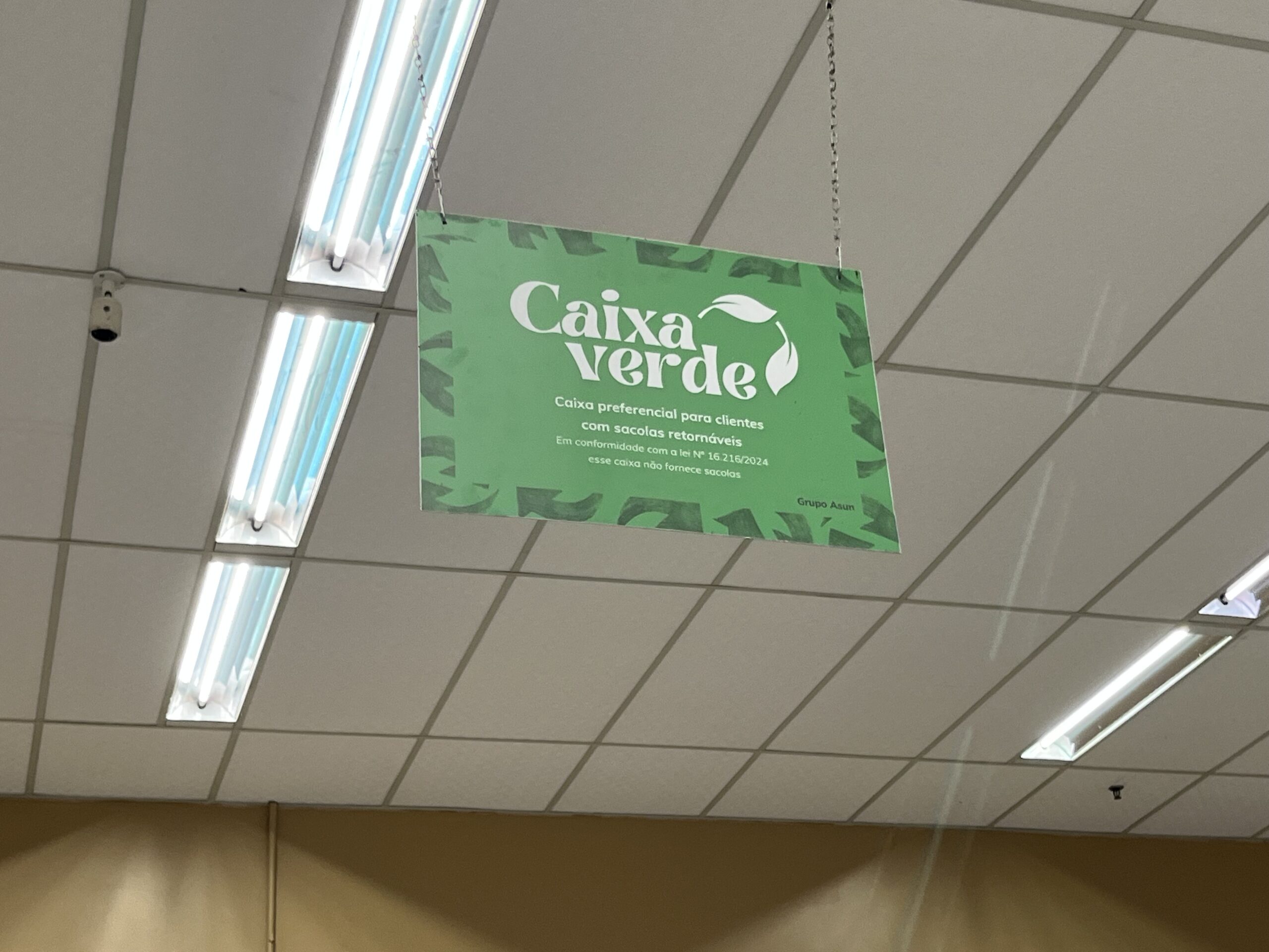 Rede de supermercados do RS implementa caixas sustentáveis em todas as suas lojas