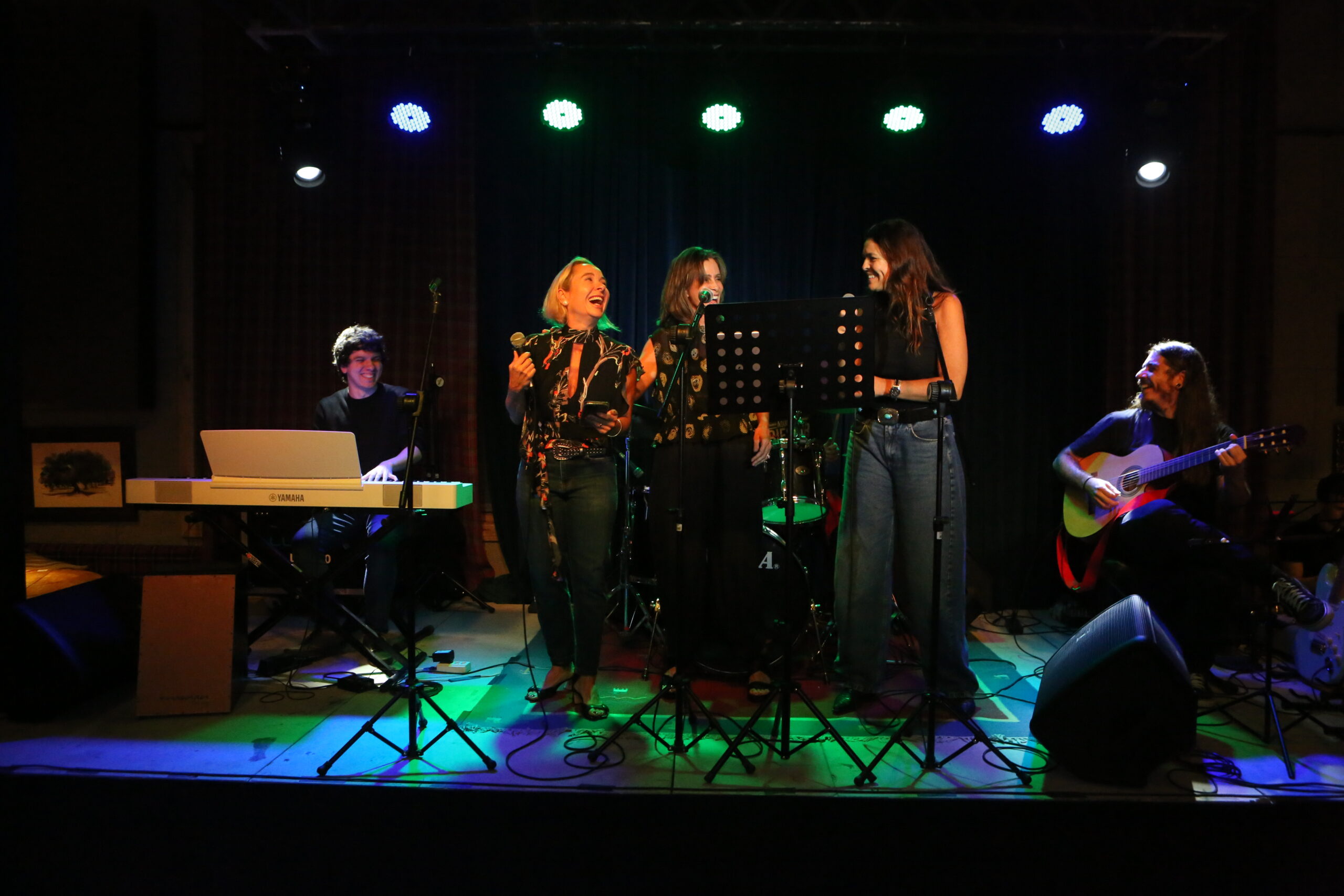 Depois de um breve recesso, Encouraçado Butikin retoma sua agenda semanal completa com Karaokê, Duelo de Pianos e muito pop e rock no final de semana 