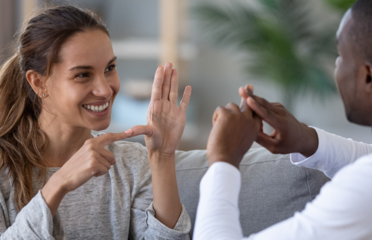 Inclusão e conhecimento: Senac Distrito Criativo inscreve para curso de Libras