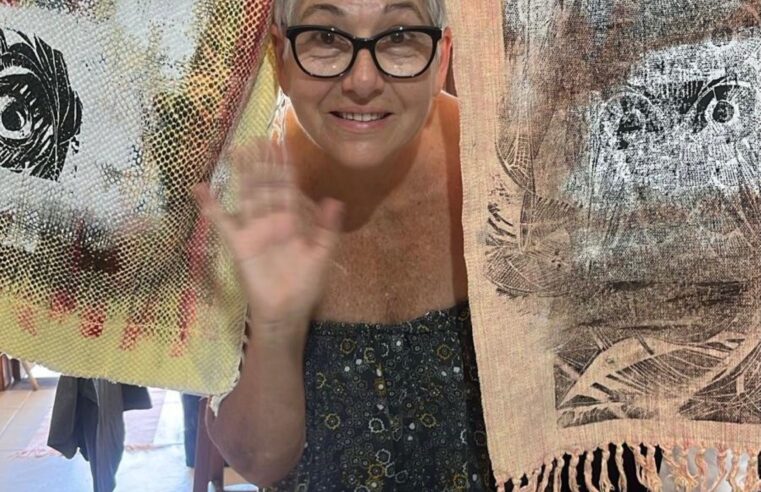 Artista gaúcha radicada na França abre exposição na Gravura Galeria de Arte