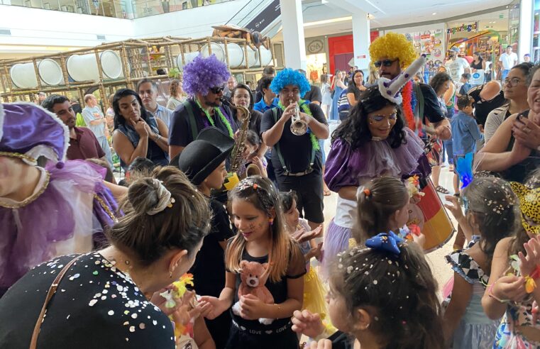 Canoas Shopping promove bailinho de Carnaval gratuito para toda a família