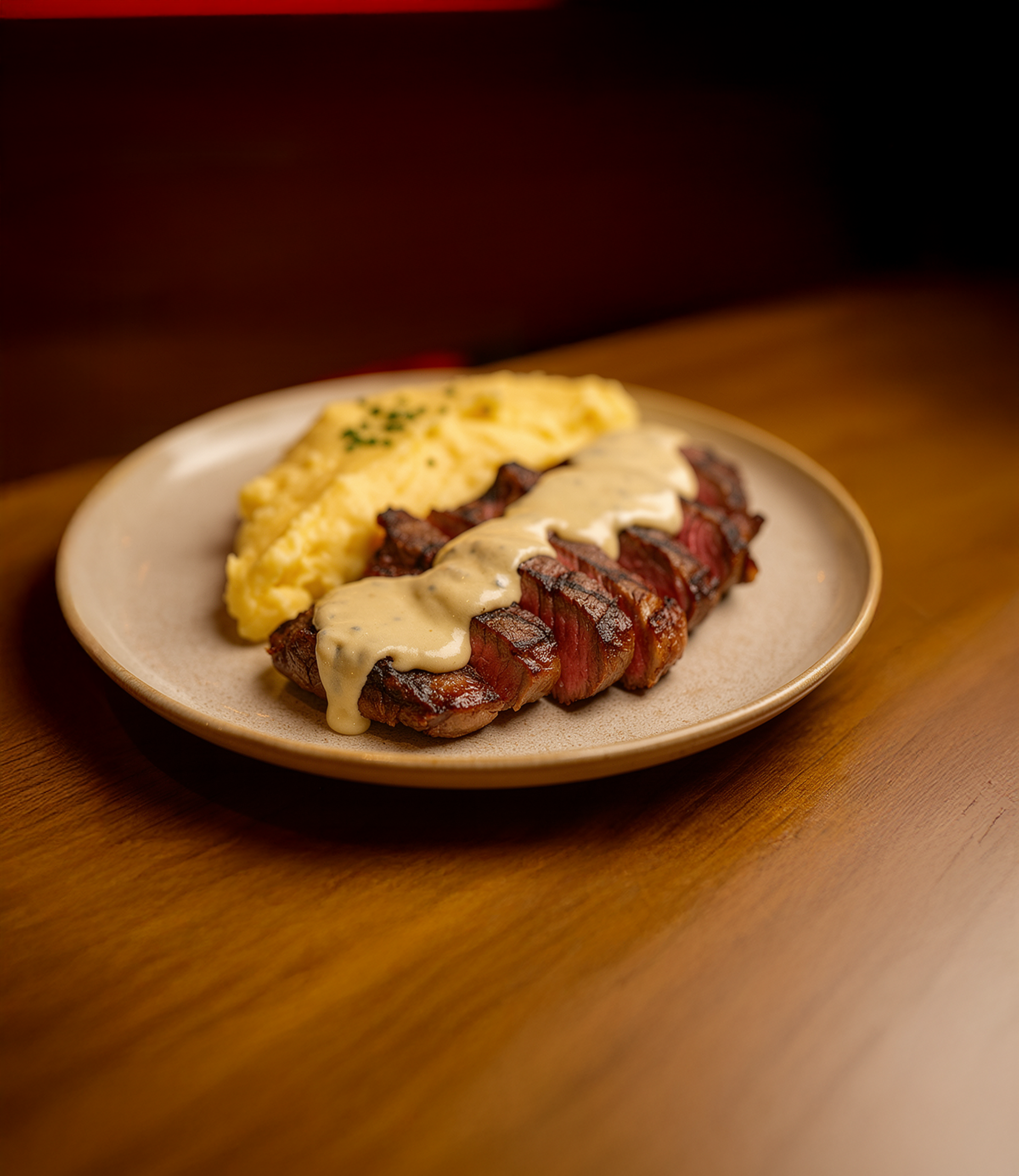 Conceito do diner americano agrada no restaurante do LOOF 