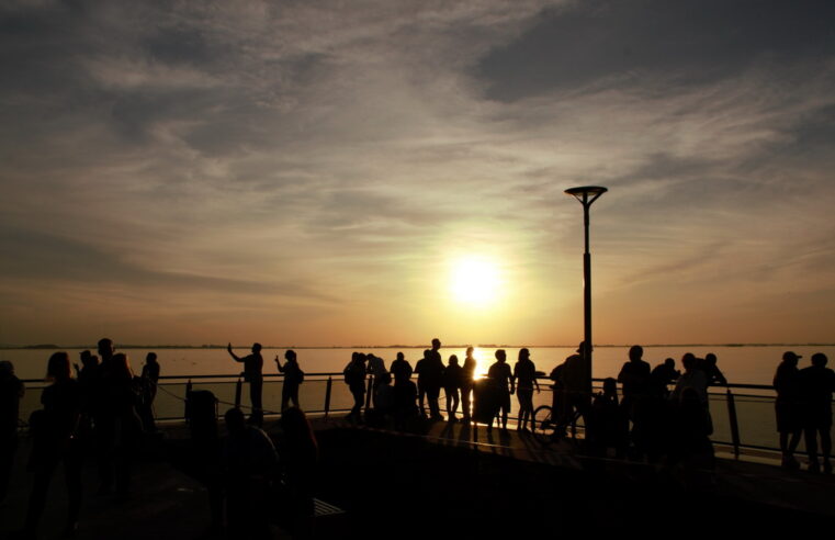 Exposição coletiva olhares efêmeros, no Paço Municipal, reúne 32 fotógrafos em fotos da capital gaúcha