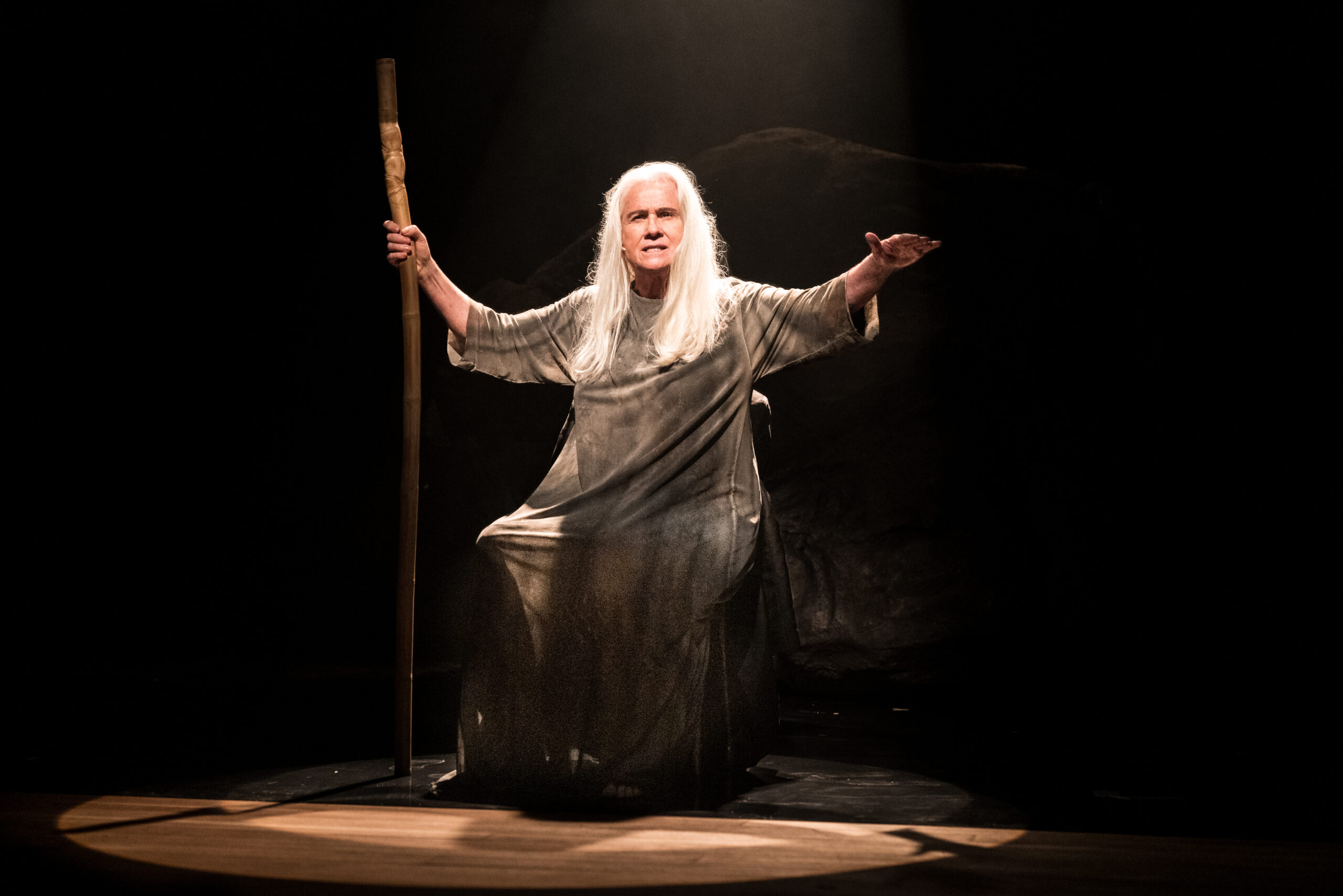 Vera Holtz apresenta o aclamado “Ficções” em turnê pelo Rio Grande do Sul