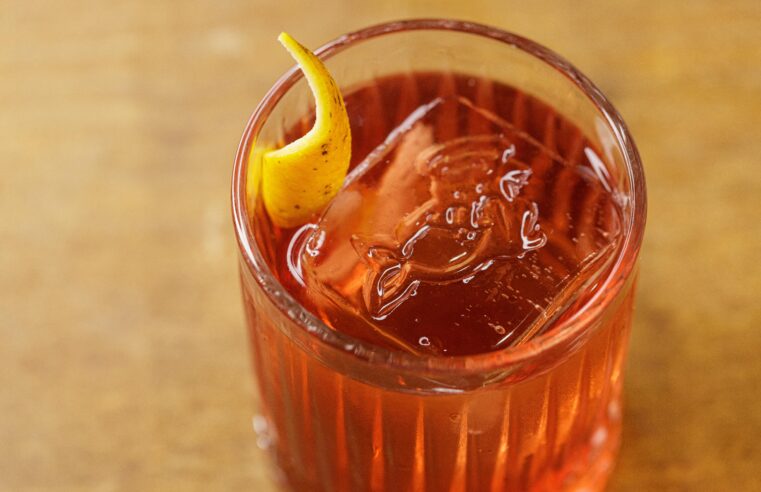 Negroni ganha sotaques do mundo em circuito criativo no Encouraçado Butikin