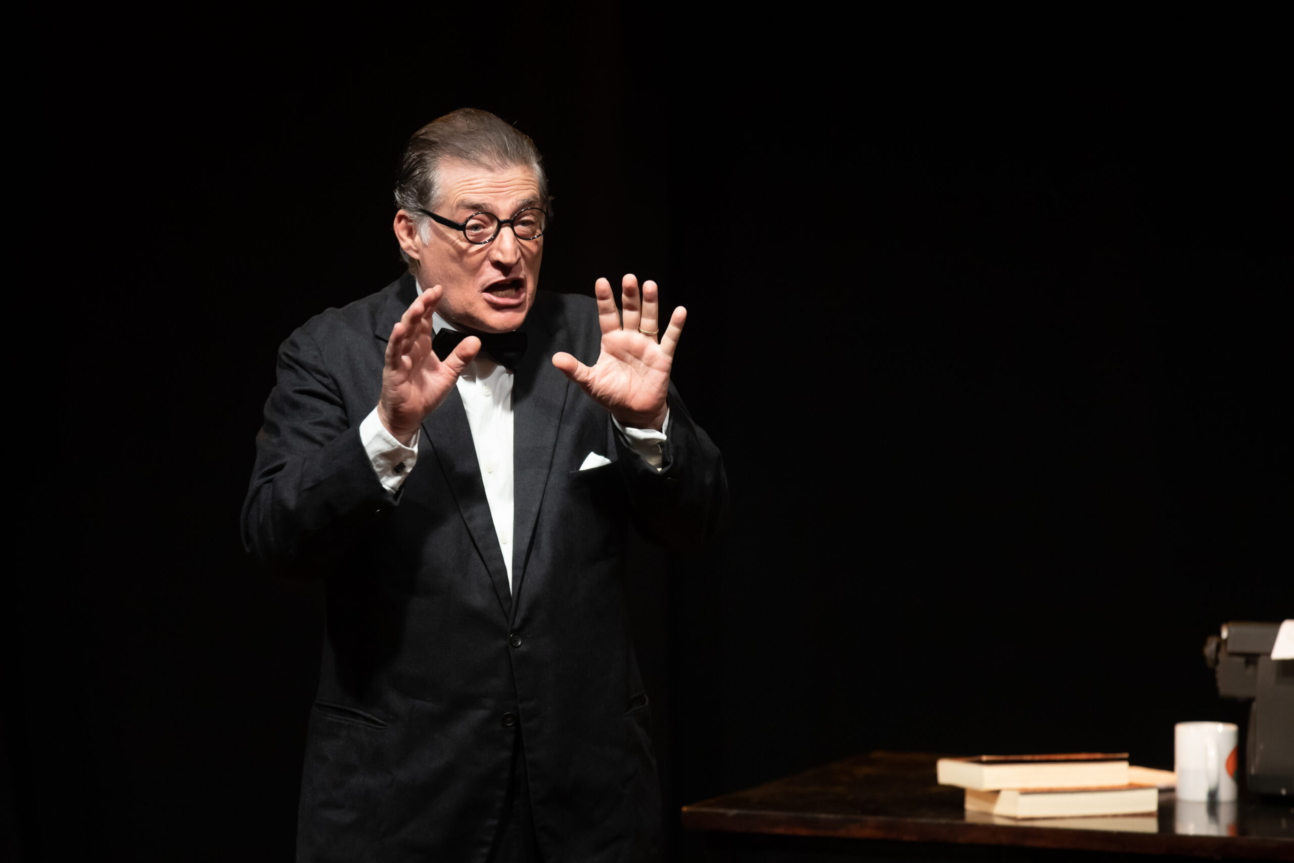 Giuseppe Oristanio revive Guimarães Rosa no monólogo “Pormenor de Ausência”, no Espaço 373