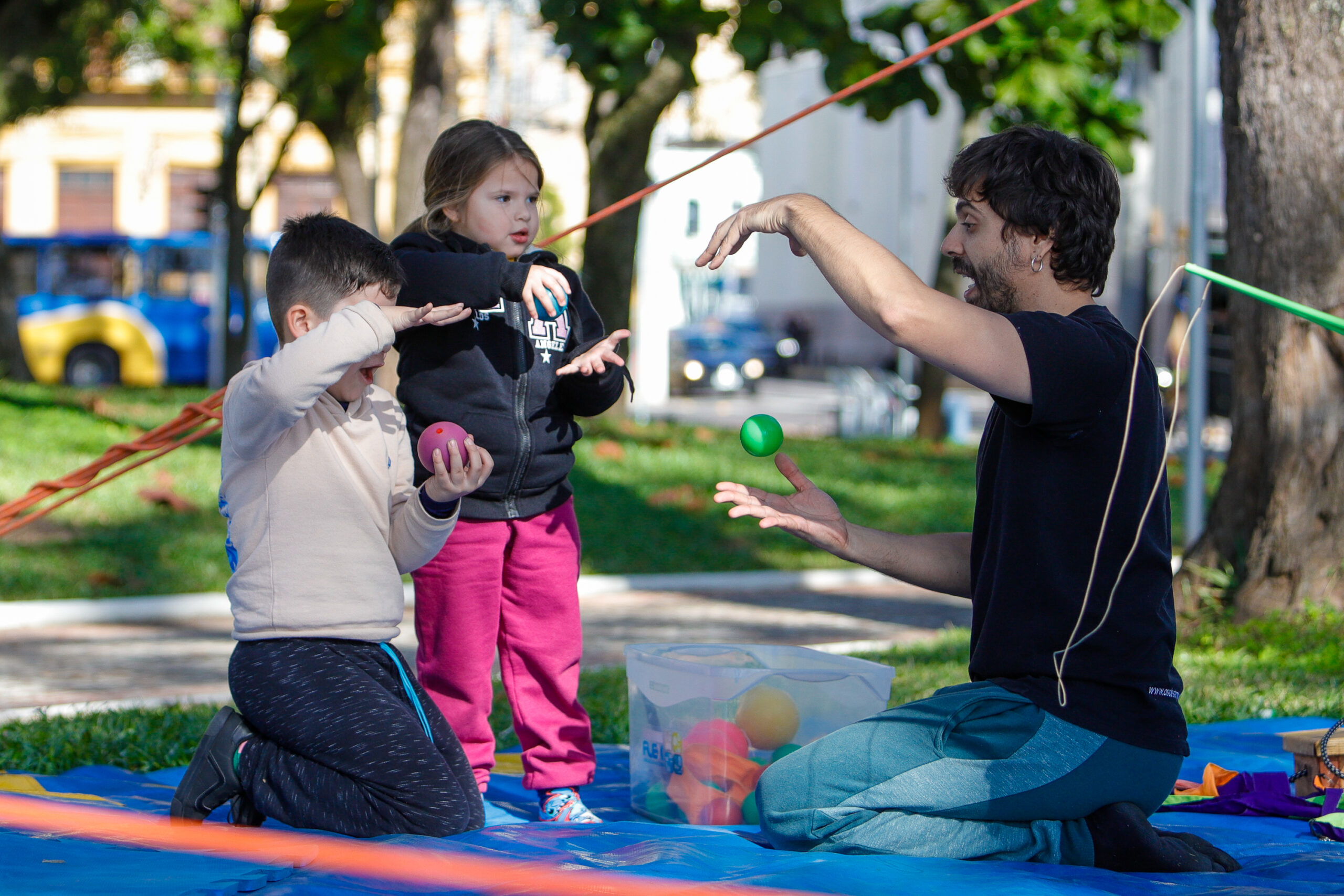 Claus e Vanessa fazem show gratuito no Brique São Léo neste domingo