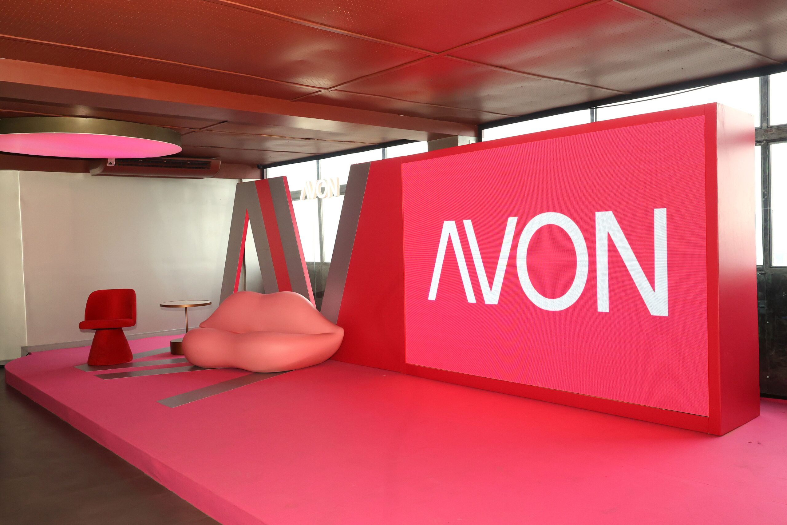 Avon redefine seu futuro com nova expressão de marca em toda América Latina 