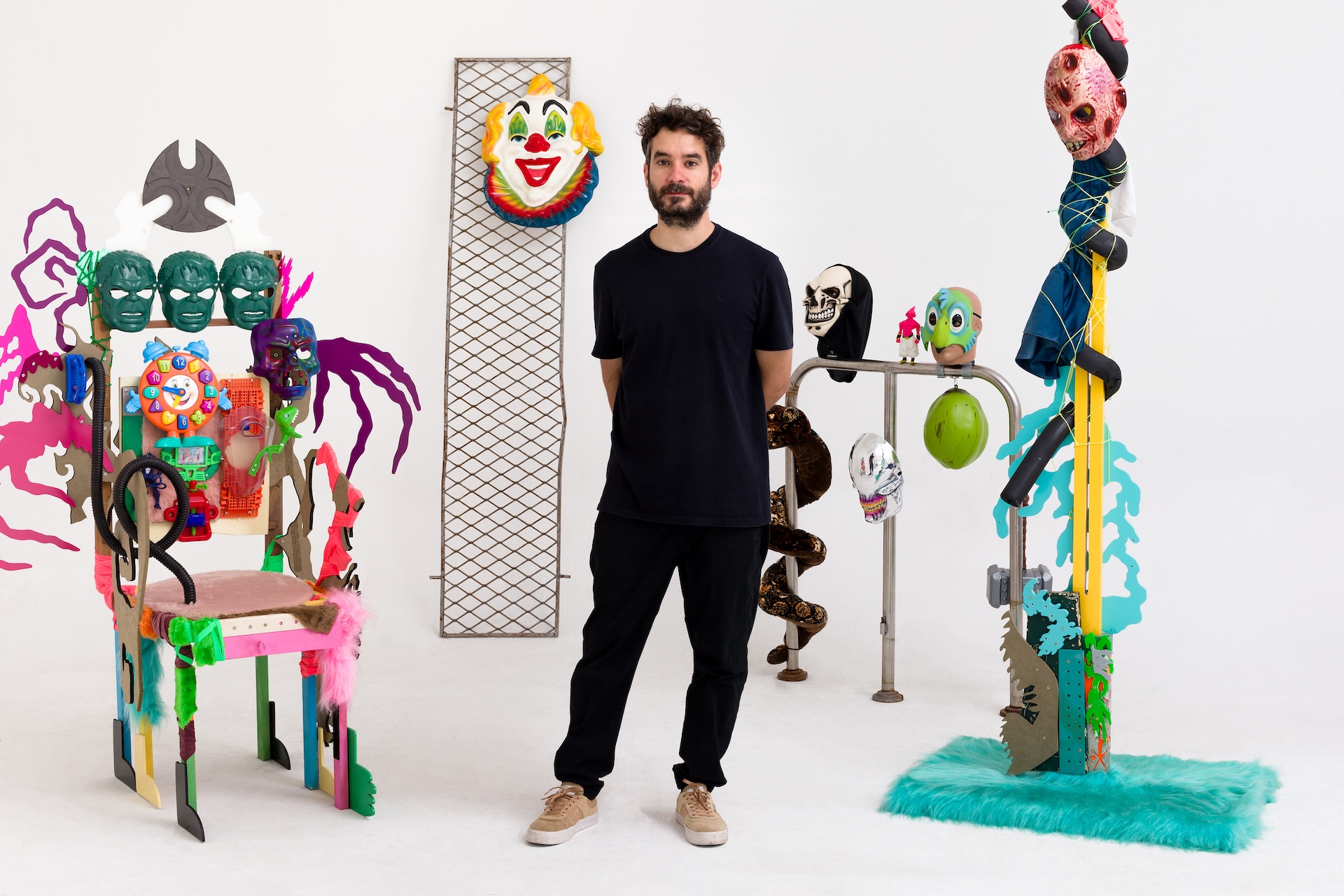 Mostra de arte contemporânea reúne artistas brasileiros e português em projeto com exposição e programação cultural em Porto Alegre