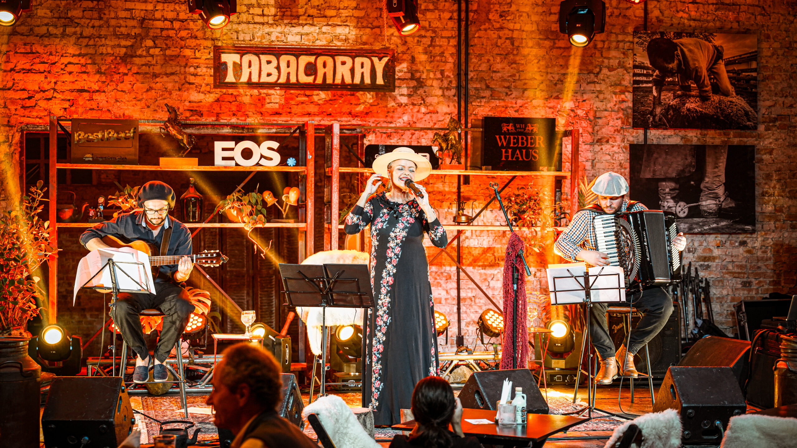 Rancho Tabacaray promove edição especial de Dia das Mães com fogo de chão e show de Loma Solaris
