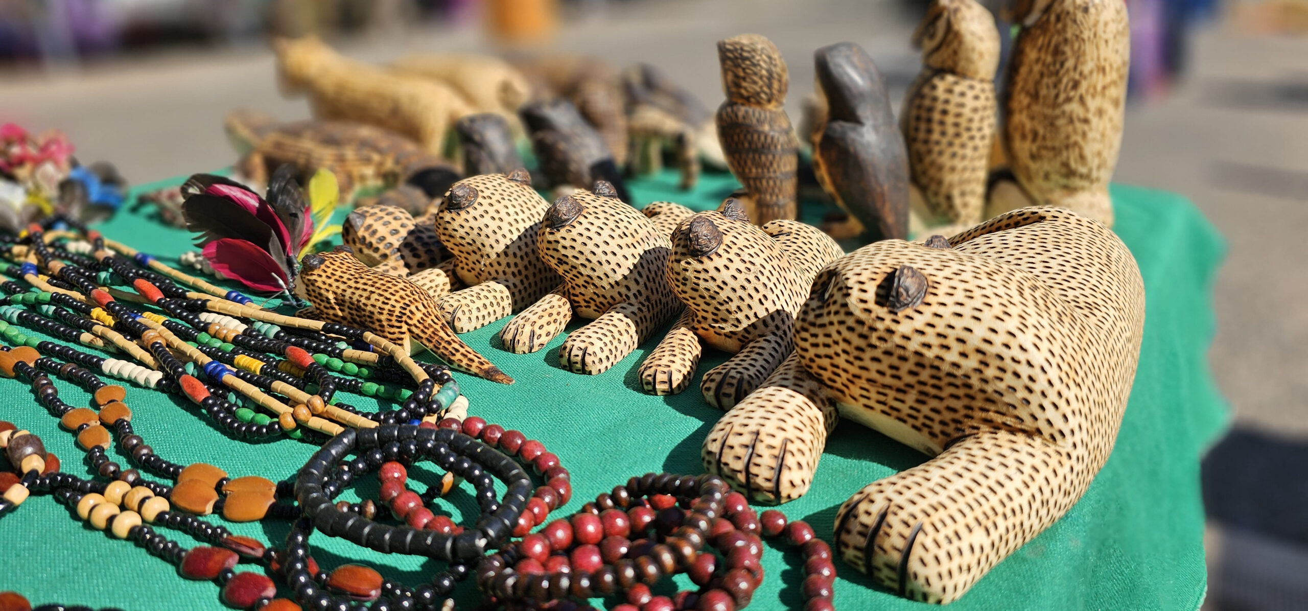 Cultura Guarani ganha espaço no Brique da Redenção em ação que aproxima Porto Alegre e aldeias indígenas
